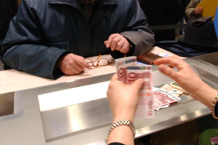 Ufficio postale - pensioni - FOTOGRAMMA