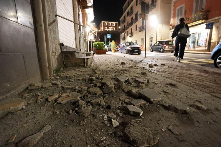 Terremoto Campi Flegrei, sindaco di Napoli Manfredi: "Attese scosse più forti"