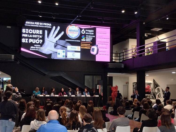 'Ok school academy', scuola regala dispositivi anti-aggressione ai propri studenti