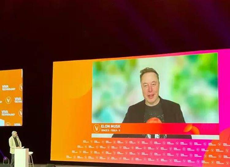Elon Musk non ne può più dell'intelligenza artificiale politicamente corretta