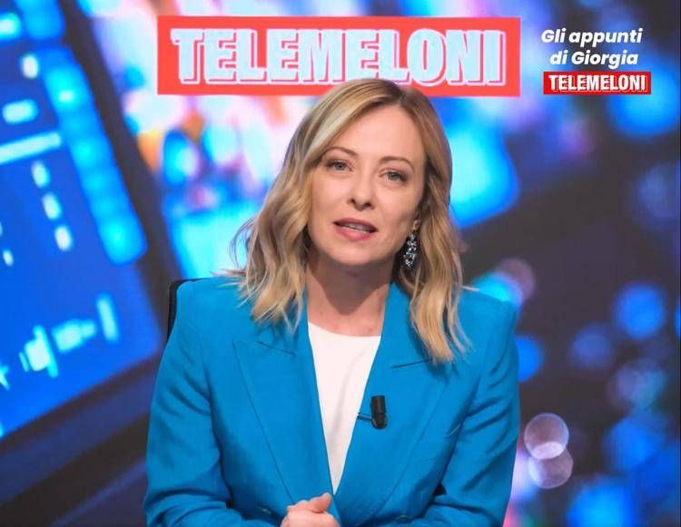 Giorgia Meloni nel suo 'Telemeloni'