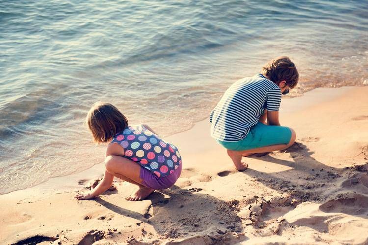Bambini in spiaggia - ()