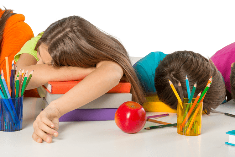 'Sindrome da fine scuola', per bimbi e ragazzi stanchezza e sonno difficile