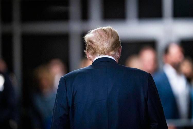 Donald Trump di spalle - Afp