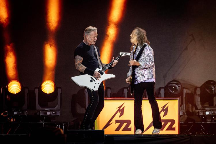 James Hetfield e Kirk Hammett dei Metallica sul palco degli I-Days
