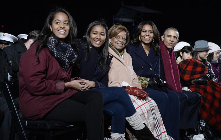 La famiglia Obama con Marian Robinson, mamma di Michelle - Fotogramma /Ipa