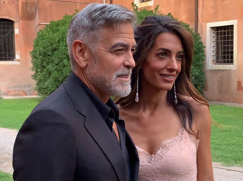 La Fundación George y Amal Clooney es “no deseada” en Rusia: ¿por qué y qué pasó?