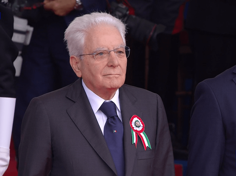 Sergio Mattarella durante la parata del 2 giugno