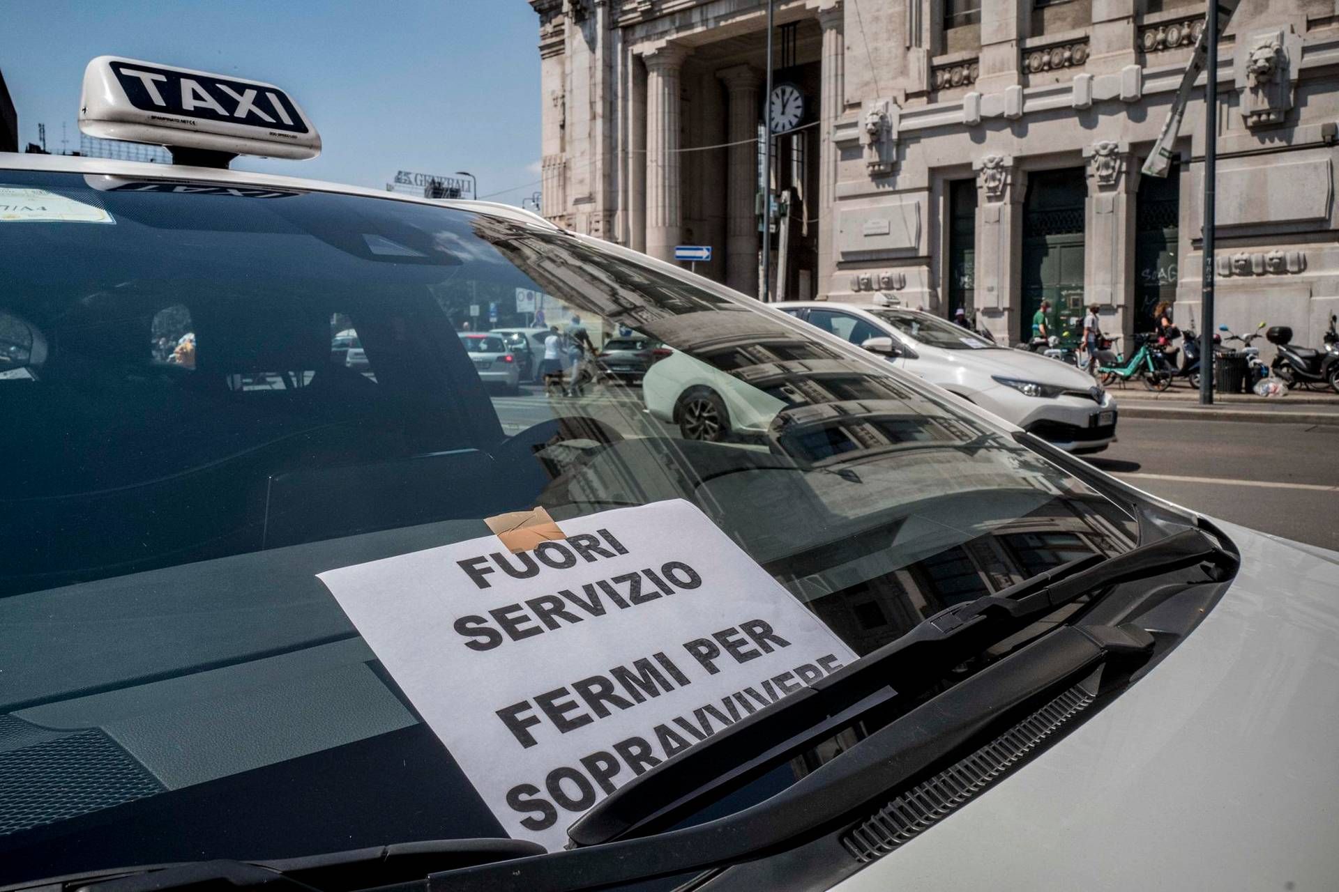 Nuovo sciopero dei taxi di due giorni: sindacati convocati domani al ministero