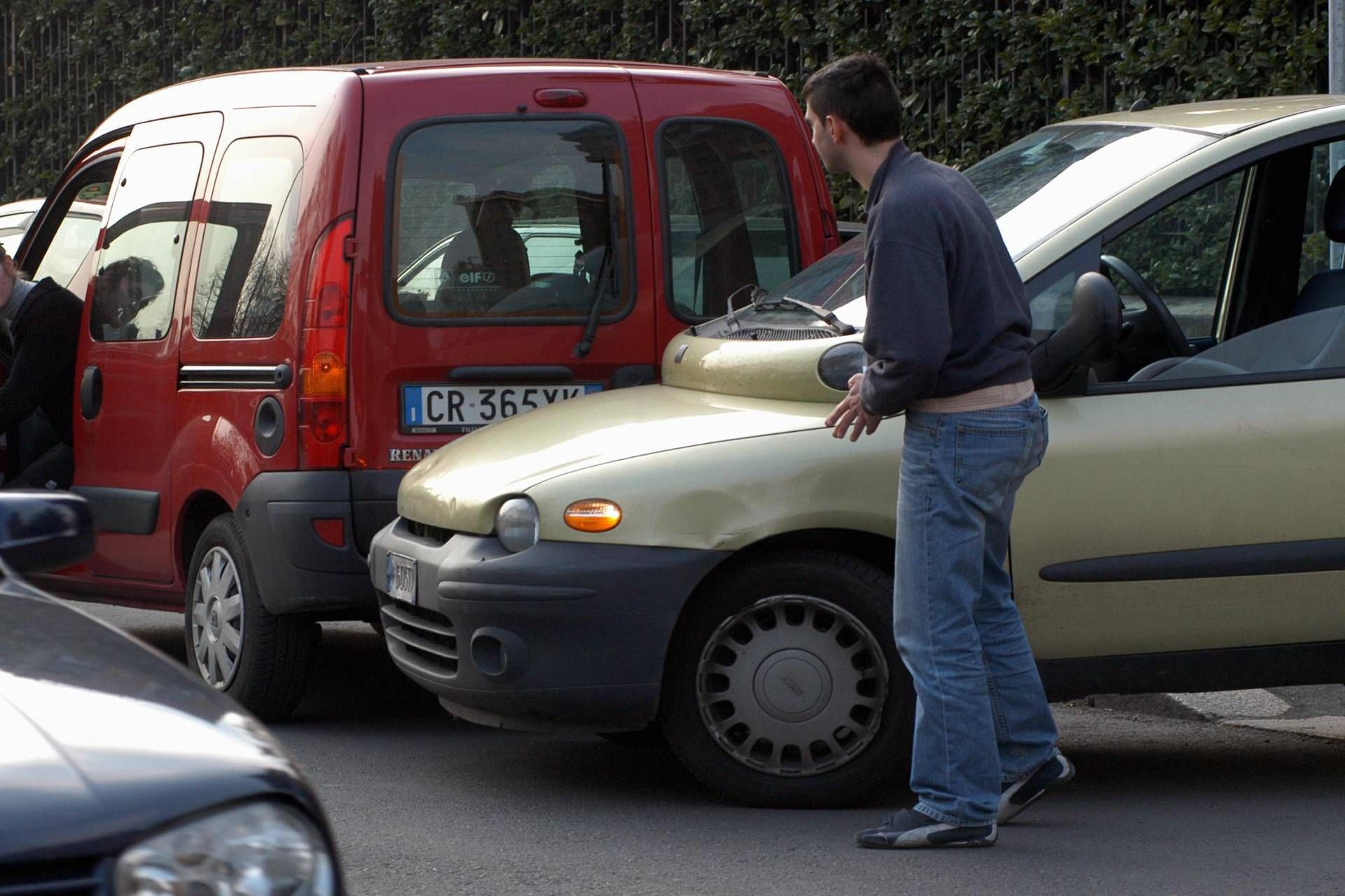 Rc Auto - assicurare la macchina a Napoli? Costa quasi il triplo che a Trieste