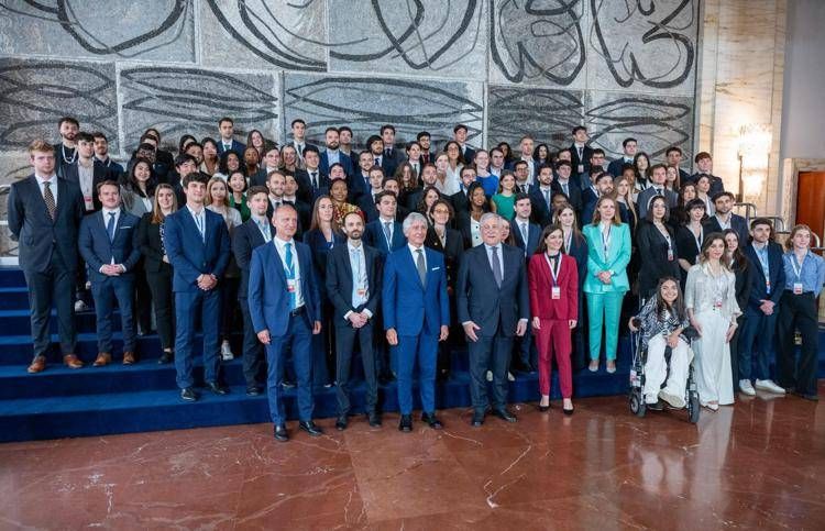 G7, Ey: 