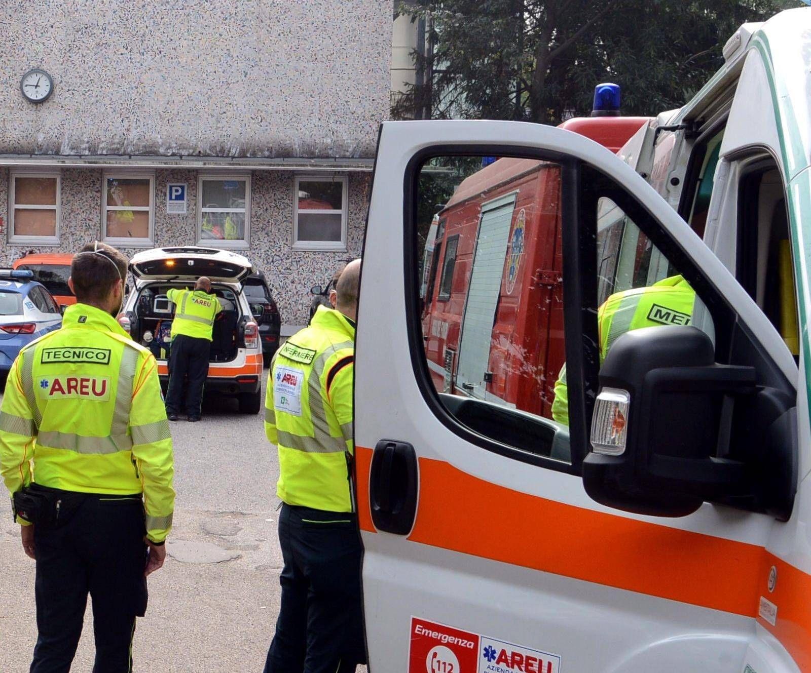 Milano - spruzzano spray al peperoncino a scuola: 23 studenti in ospedale