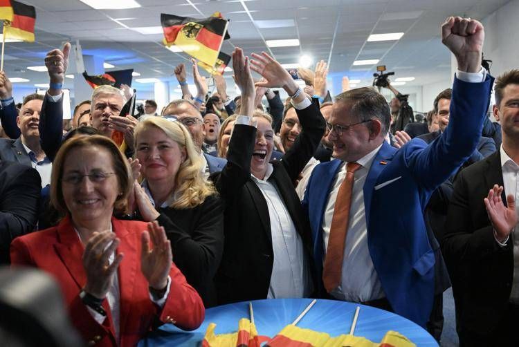 I leader Afd esultano dopo i primi exit poll (Afp)