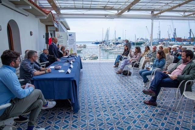 Pediatrik onkoloji araştırmalarını desteklemek için yiyecek ve şarap