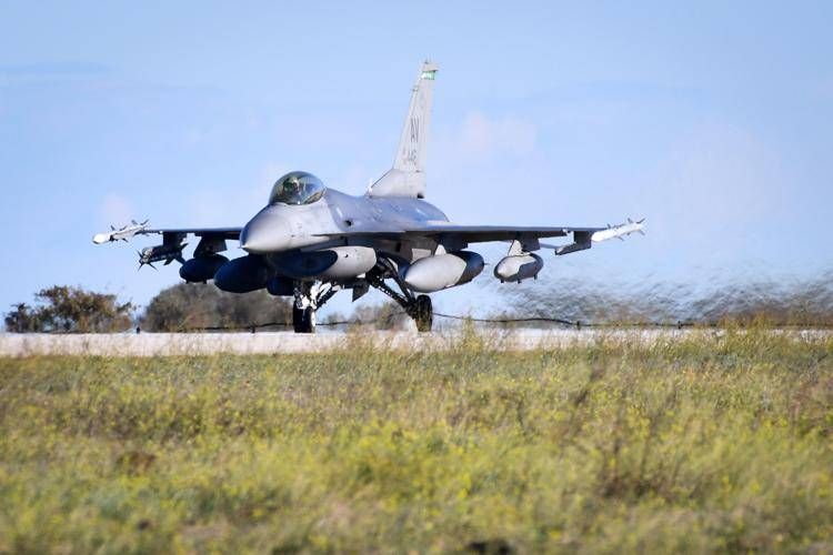 Un caccia F-16