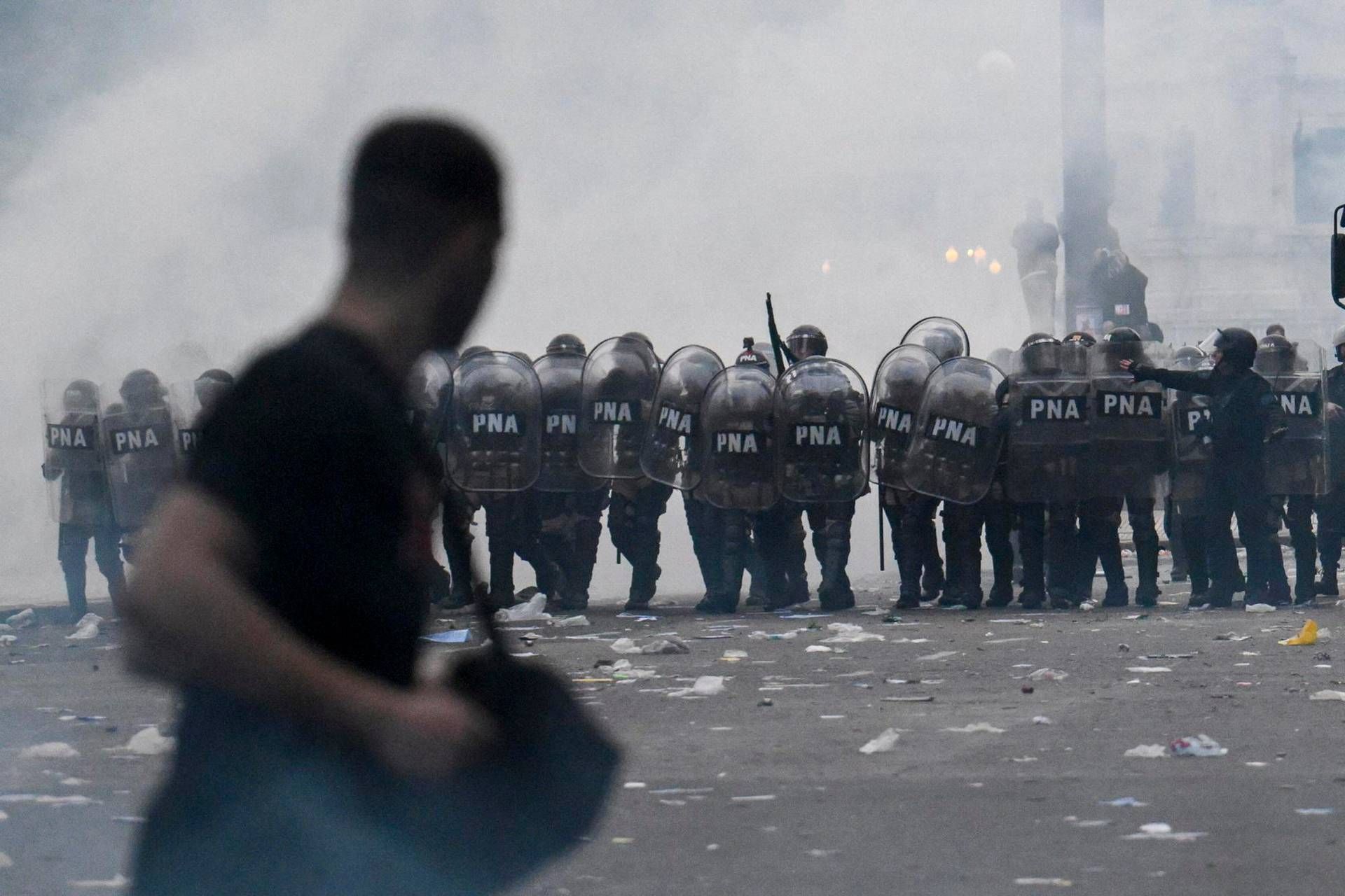 Argentina - scontri a Buenos Aires in manifestazione contro riforme Milei