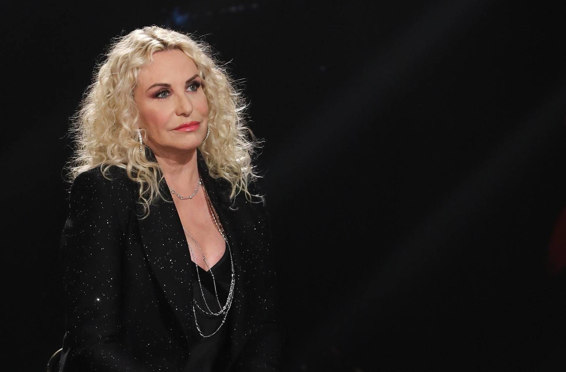 Antonella Clerici operata per cisti ovariche - come funziona l