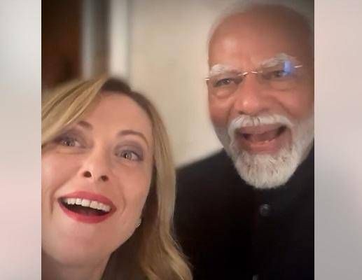 Hello from the Melodi team: la gag di Meloni e Modi al G7 