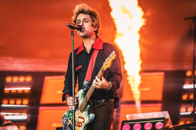 Billie Joe Armstrong, leader dei Green Day, sul palco degli I-Days