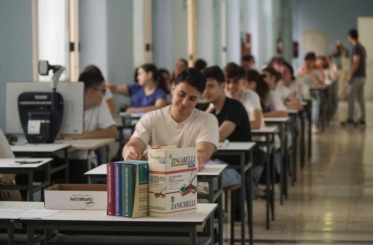 Maturità 2024, oggi la prima prova di italiano - (Fotogramma)