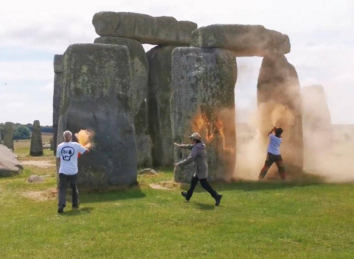 Stonehenge - blitz degli attivisti e vernice sulle pietre 