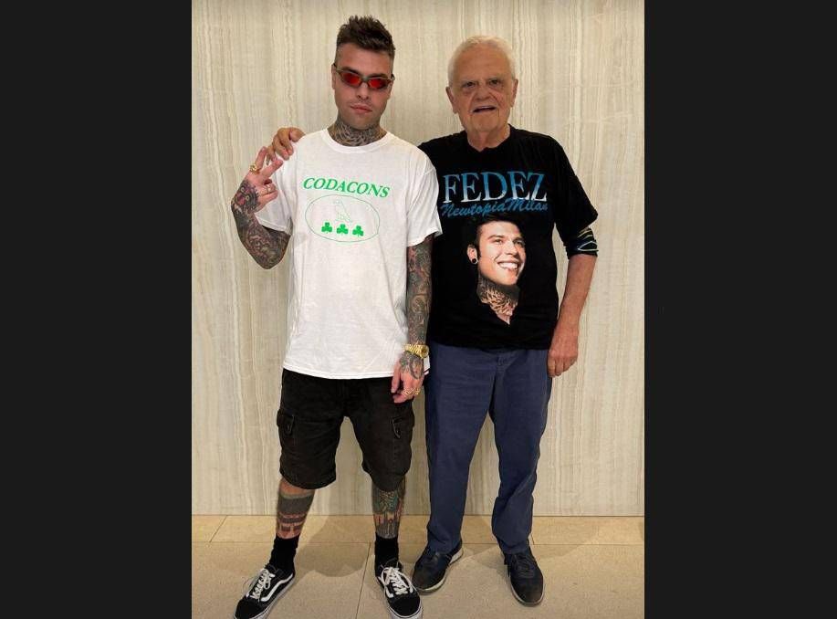 Fedez e Codacons - scoppia la pace: la foto per il lieto fine