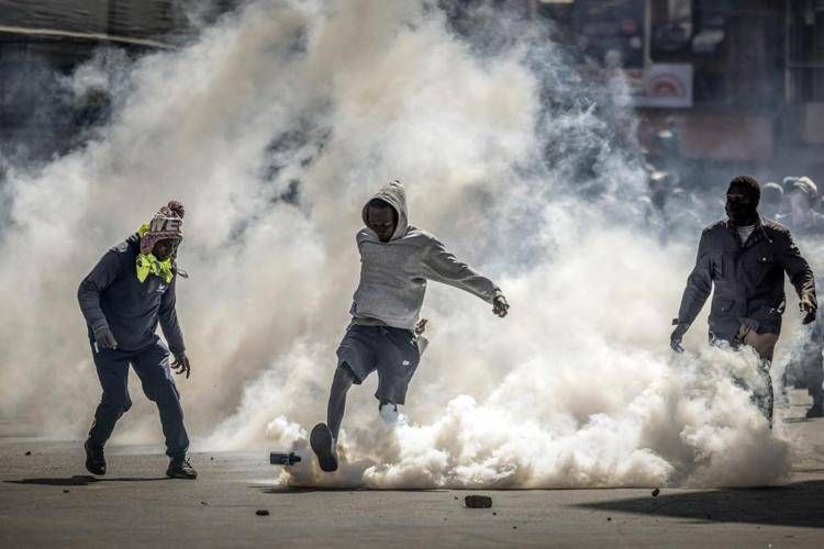 Kenya nel caos, assalto al Parlamento - Video Kenya nel caos, assalto al Parlamento - Video