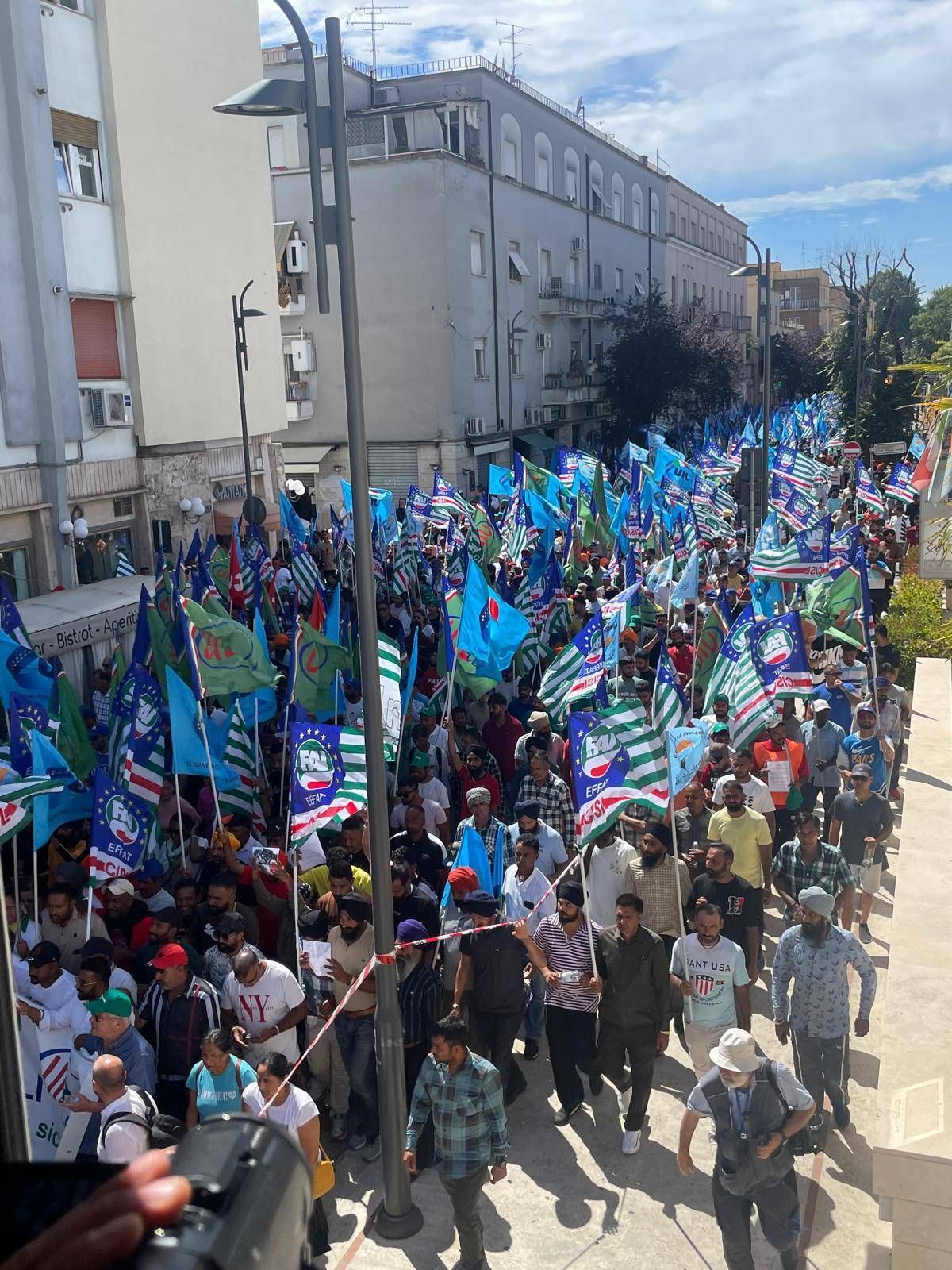Singh'in ölümünün ardından bugün 5000 kişi Latina sokaklarında çete liderlerine hayır diye bağırdı