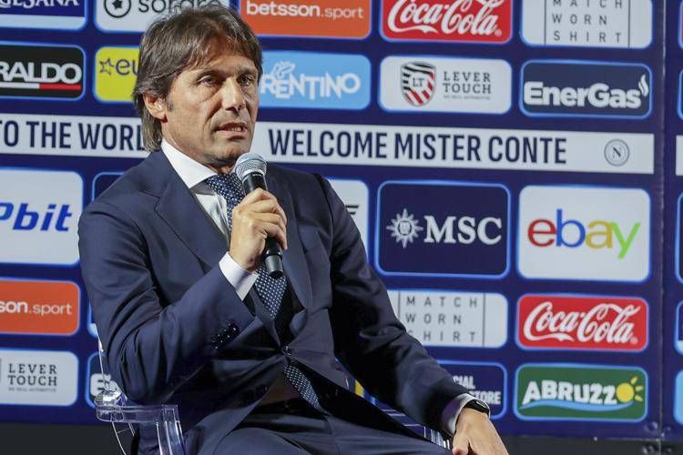 L'allenatore del Napoli Antonio Conte nel corso della sua presentazione ufficiale a Palazzo Reale - (Fotogramma)