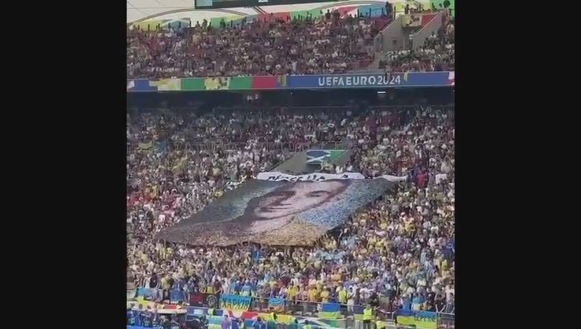 Ucraina-Belgio - lo striscione per il soldato Grenki 