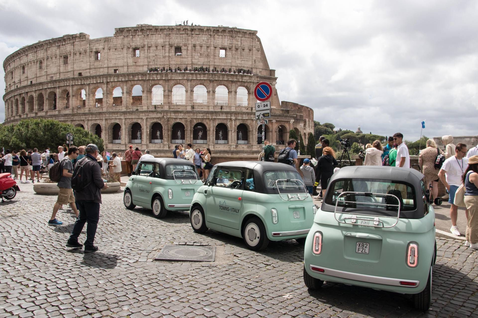 İtalya Kasabaları Grubu'nun Fiat Topolino ile Roma'yı keşfetmesiyle turizm