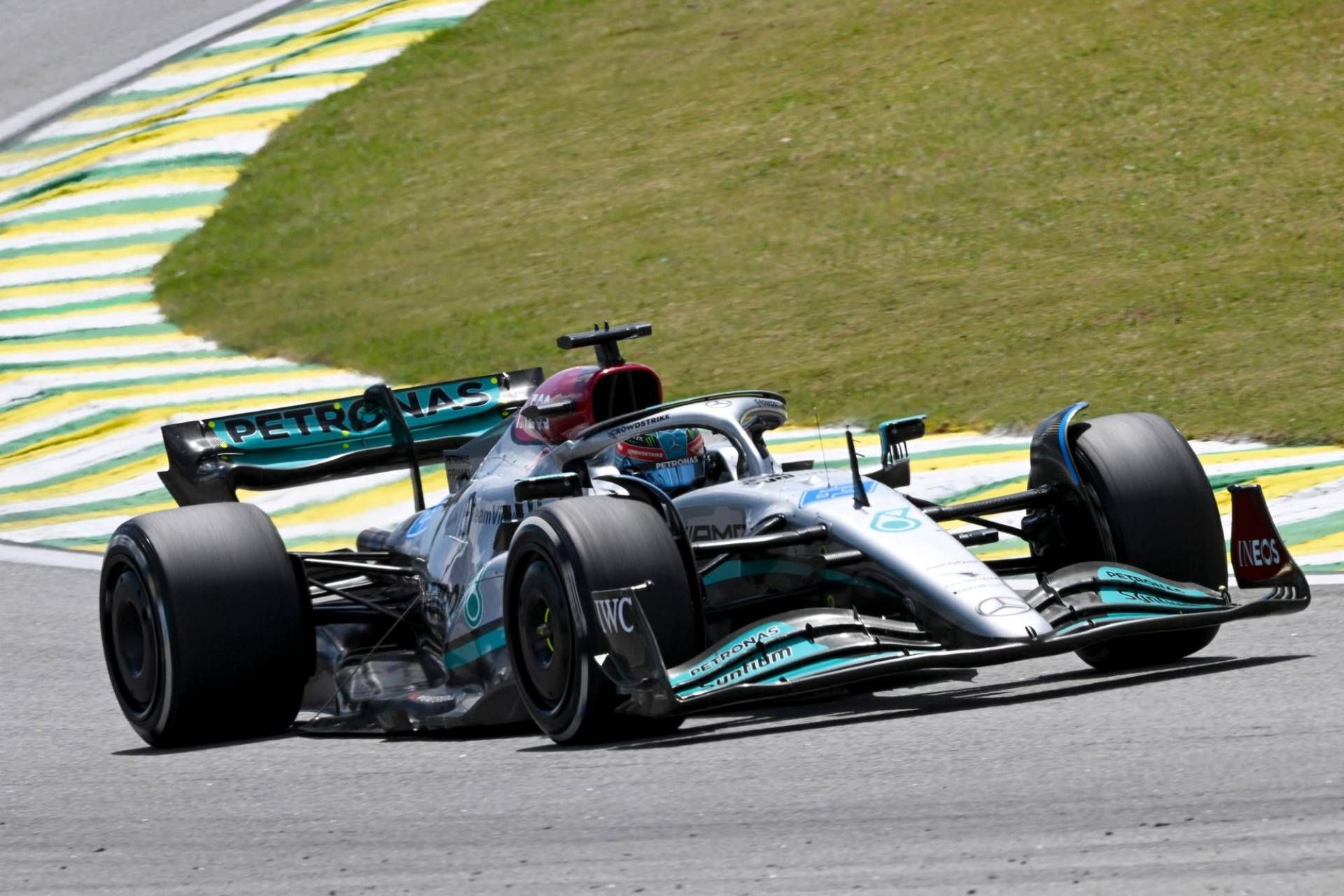 Gp Austria - vince Russell e Sainz terzo con Ferrari - Verstappen folli -, Norris k -o -