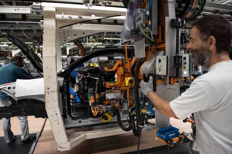 Lavoro - a maggio -17mila occupati: calo dopo 3 mesi crescita