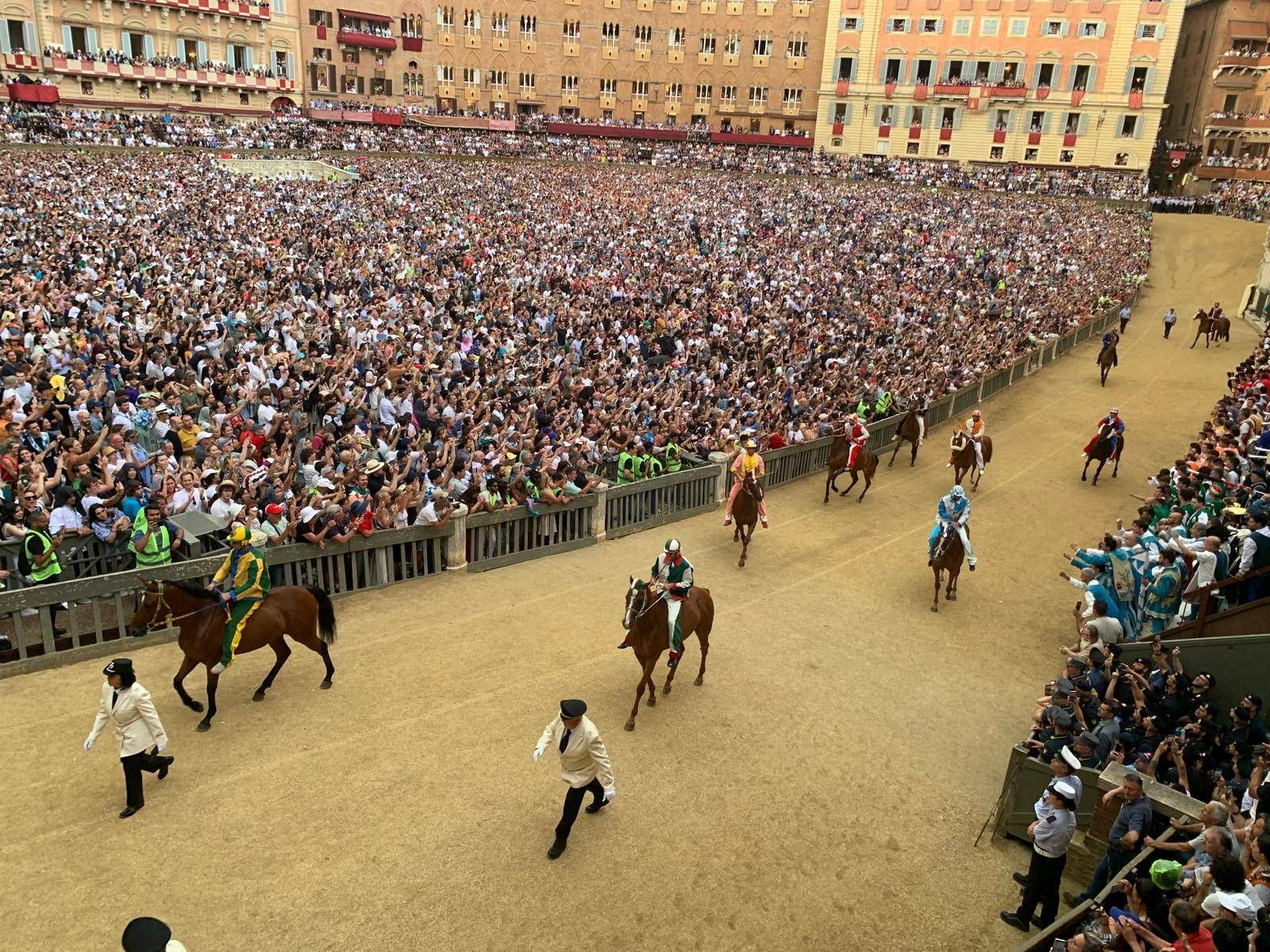 Palio di Siena - oggi secondo tentativo: ieri corsa annullata per pioggia
