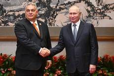 Viktor Orban con Vladimir Putin (Fotogramma)