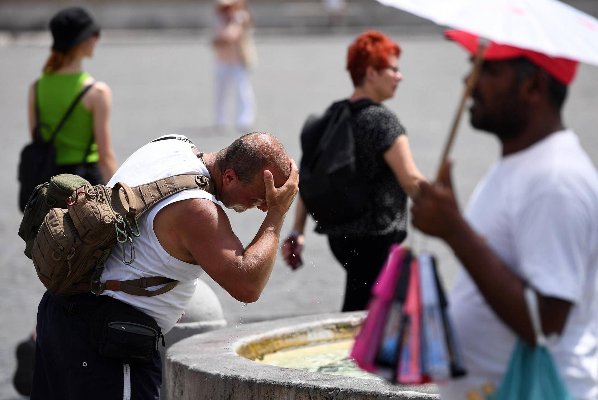 Caldo anomalo - oggi bollino rosso in 11 città: temperature record e ondate di calore