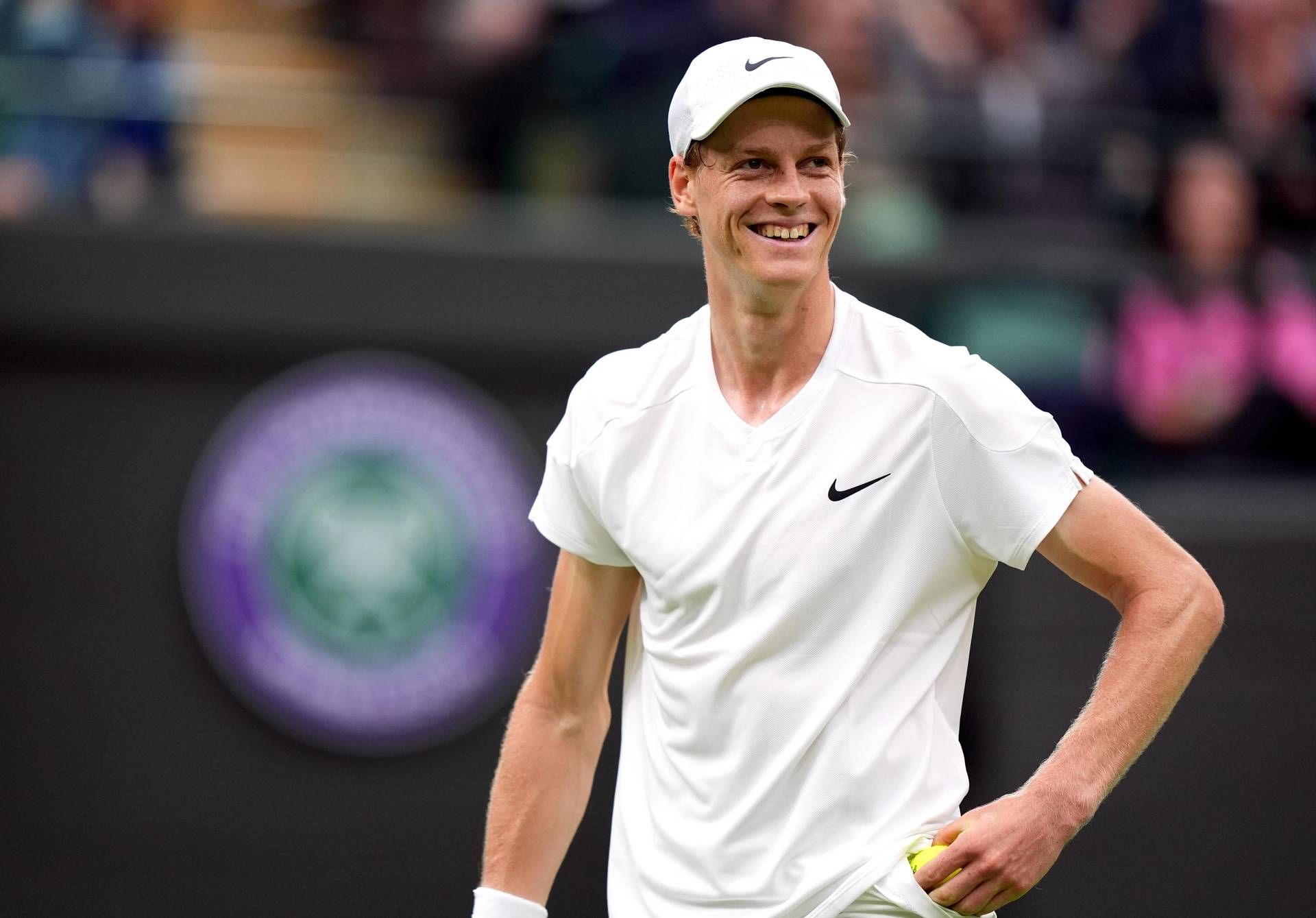 Wimbledon - Sinner ai quarti di finale: Shelton battuto in 3 set