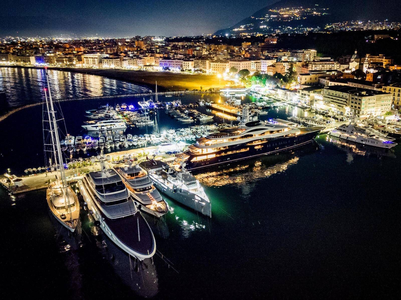 Lo yacht di Zuckerberg a Castellammare - Stabia Main Port, approdo per Gigayachtstellammare