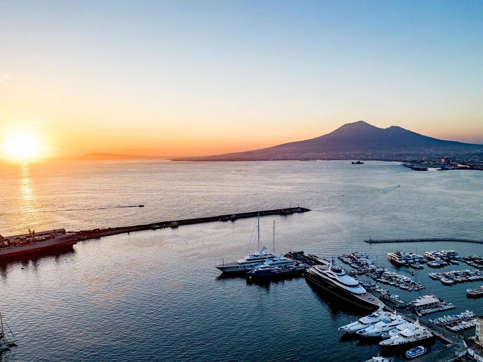 Lo yacht di Zuckerberg a Castellammare - Stabia Main Port, approdo per Gigayachtstellammare