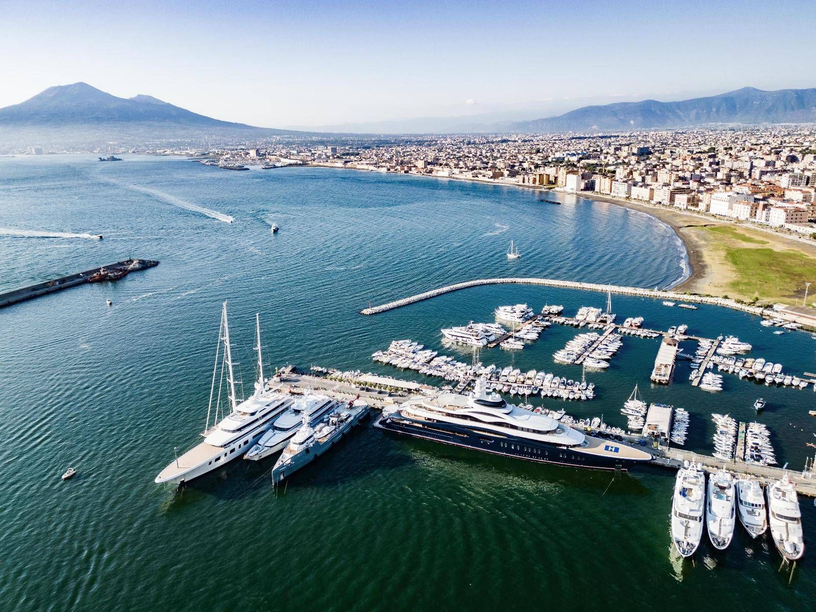 Lo yacht di Zuckerberg a Castellammare - Stabia Main Port, approdo per Gigayachtstellammare