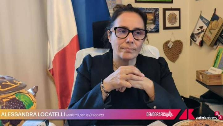 Welfare - Locatelli: Figura caregiver familiare fondamentale ma va sostenuta