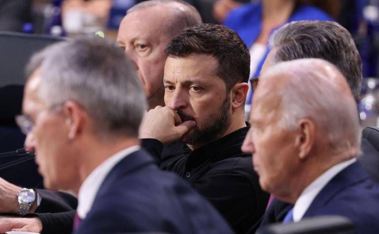 Volodymyr Zelensky, Jens Stoltenberg e Joe Biden (Afp)