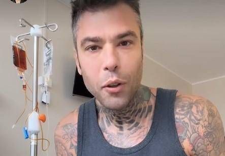 Fedez: Nessun abuso di alcool e droghe - sono ricoverato per emorragia interna