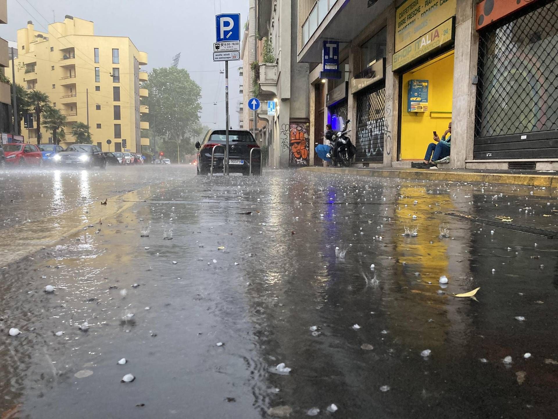 Maltempo - grandine a Milano - A Lodi trovato cadavere nell