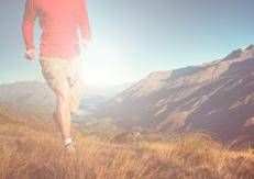 Uomo in montagna (foto )