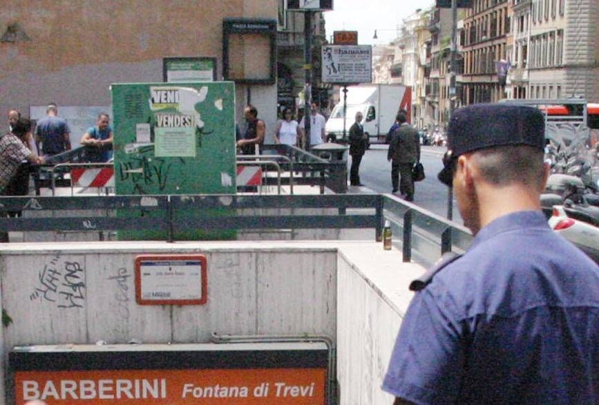 Roma - maxi rissa alla metro Barberini tra sudamericani
