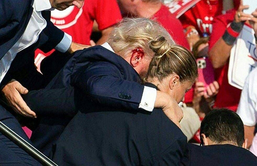 Trump - l’attentato in 150 secondi: dagli spari alla corsa in auto 