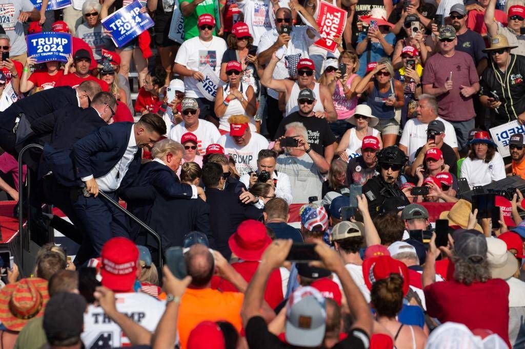 Attentato Trump - un agente ha provato a fermare il cecchino