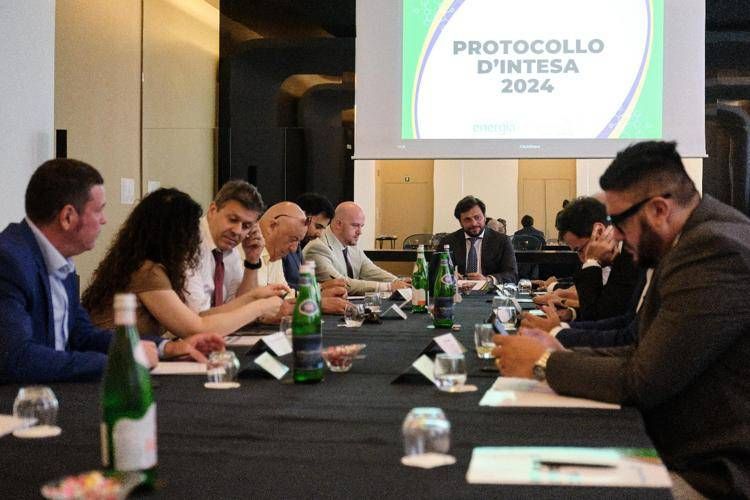 Ecom sigla protocollo intesa con associazioni consumatori, più tutele per utenti
