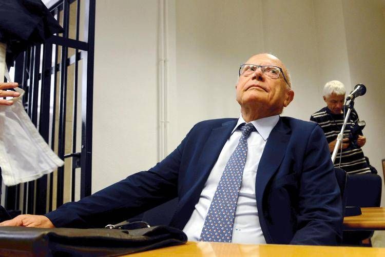 Massimo Galli in tribunale a Milano - Fotogramma